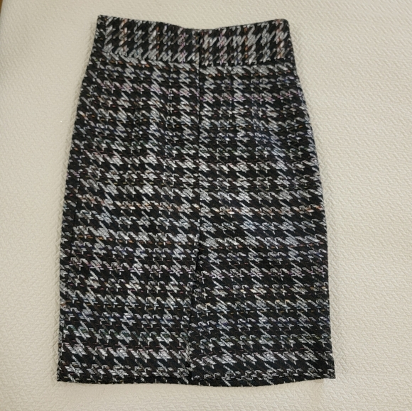 Chaumont Seoul Black and Multi Color Tweed Pencil Skirt Size Small - Picture 9 of 12